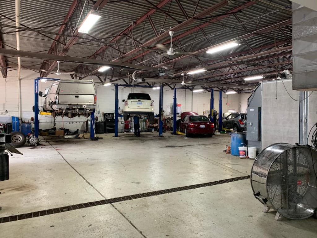 Jack's Auto Repair service counter and custom wheel showroom